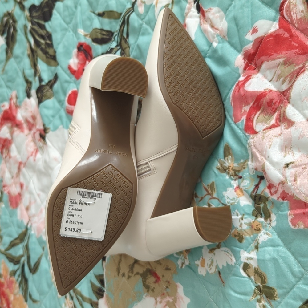 NWT Marc Fisher White Glorena Booties. - Picture 4 of 7